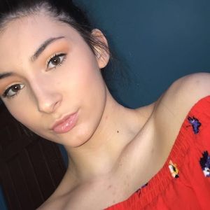 Meet your Posher, Kenzie